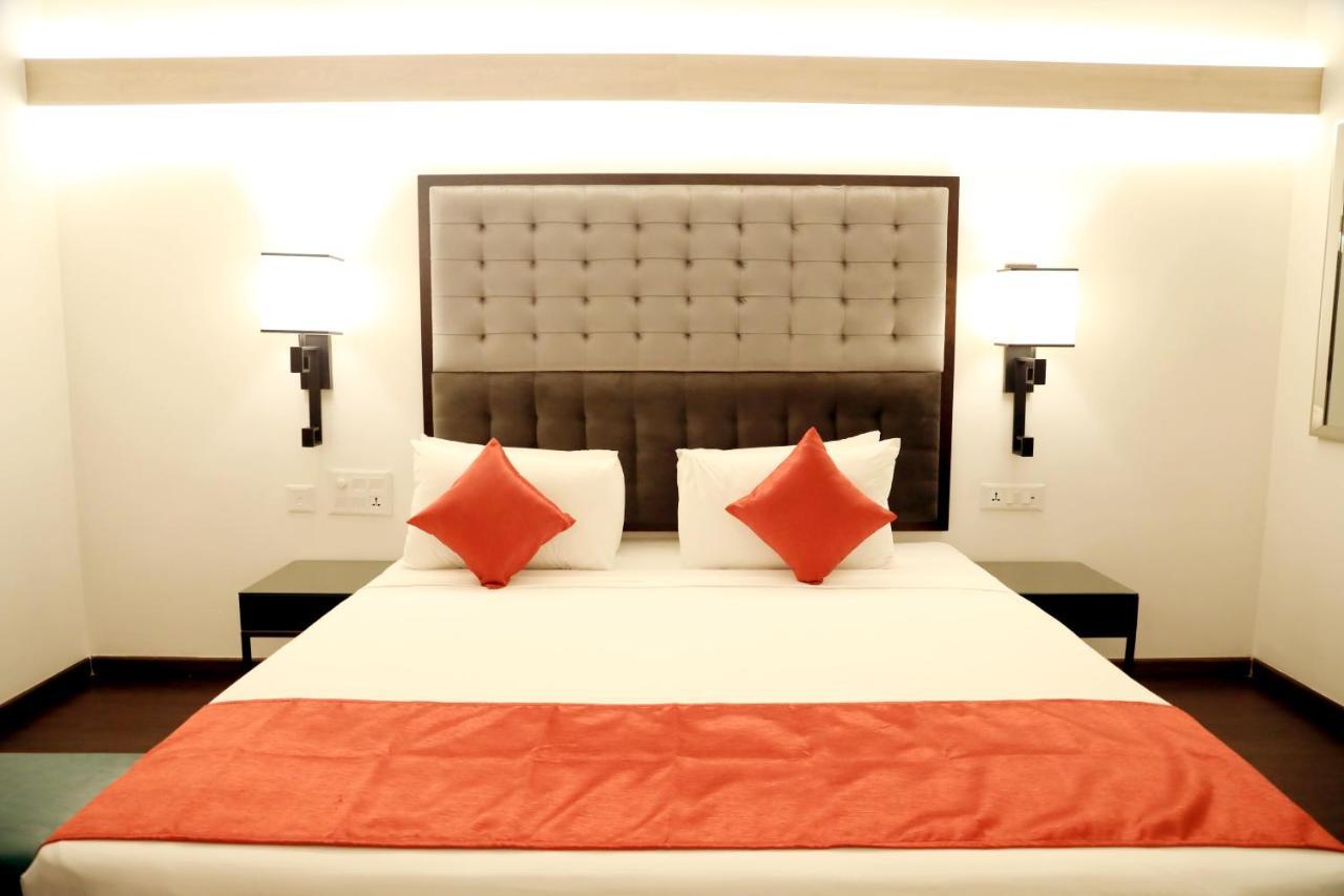 Hotel Deccan Serai Grande, Gachibowli, Хайдарабад Экстерьер фото