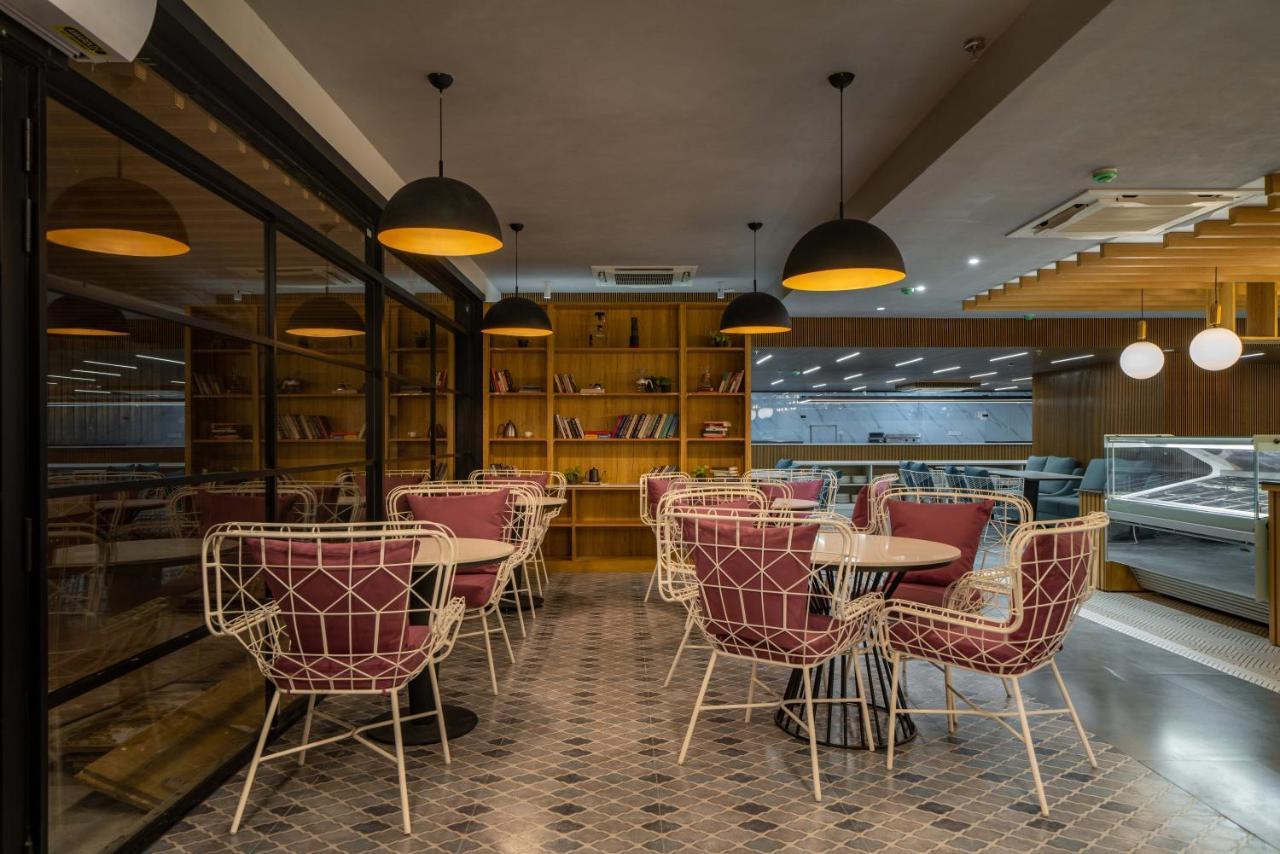Hotel Deccan Serai Grande, Gachibowli, Хайдарабад Экстерьер фото