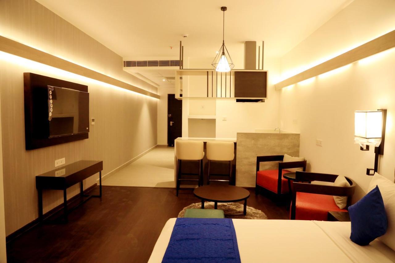 Hotel Deccan Serai Grande, Gachibowli, Хайдарабад Экстерьер фото