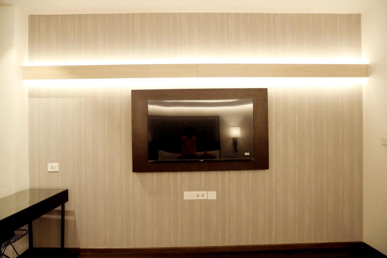 Hotel Deccan Serai Grande, Gachibowli, Хайдарабад Экстерьер фото