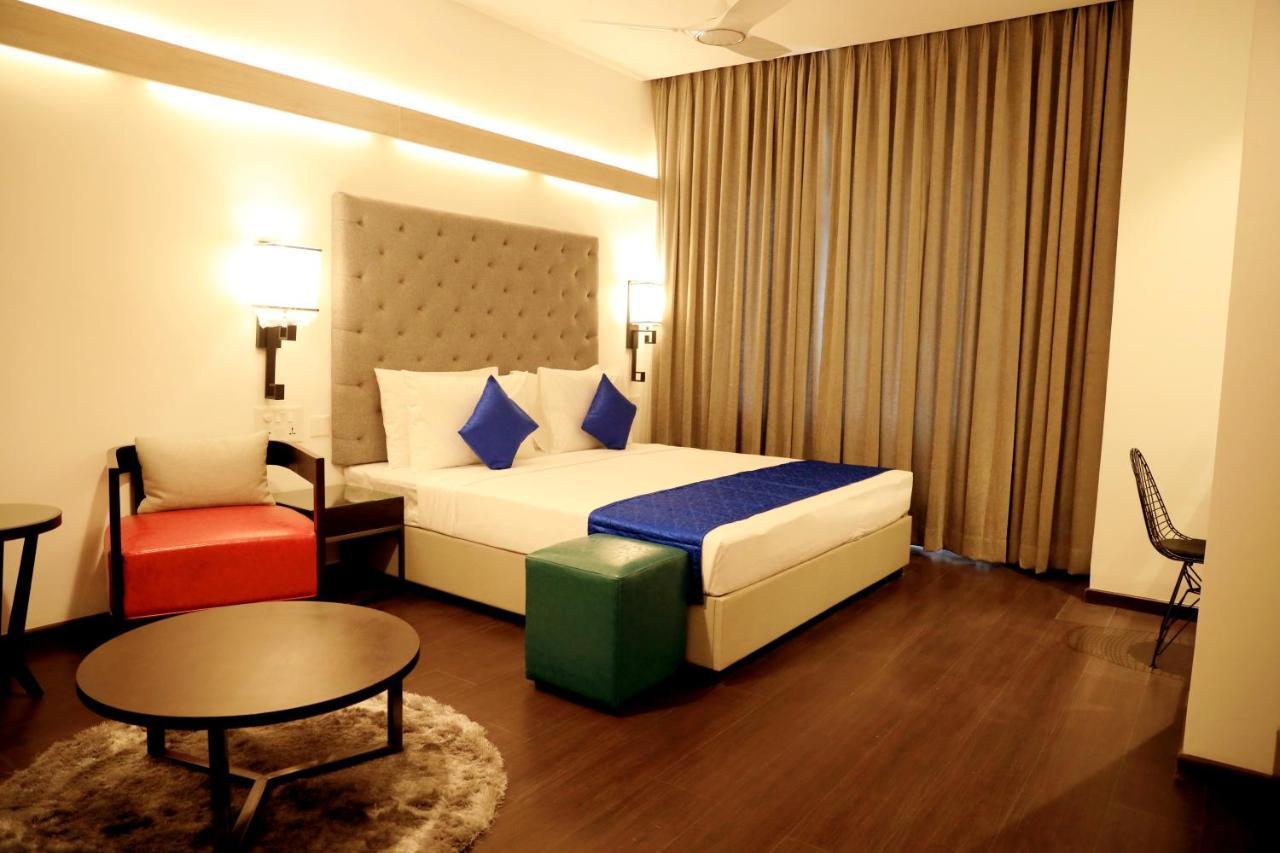 Hotel Deccan Serai Grande, Gachibowli, Хайдарабад Экстерьер фото
