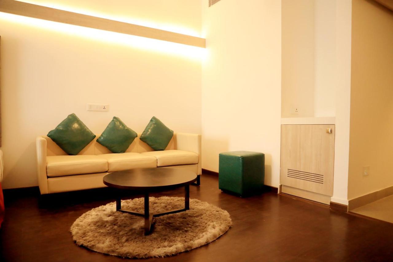 Hotel Deccan Serai Grande, Gachibowli, Хайдарабад Экстерьер фото