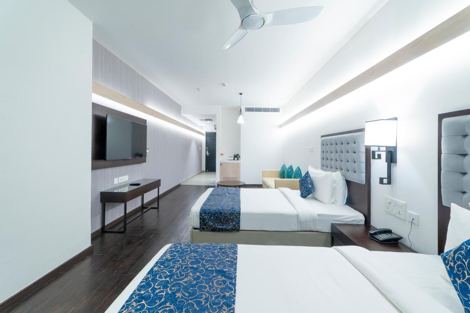 Hotel Deccan Serai Grande, Gachibowli, Хайдарабад Экстерьер фото