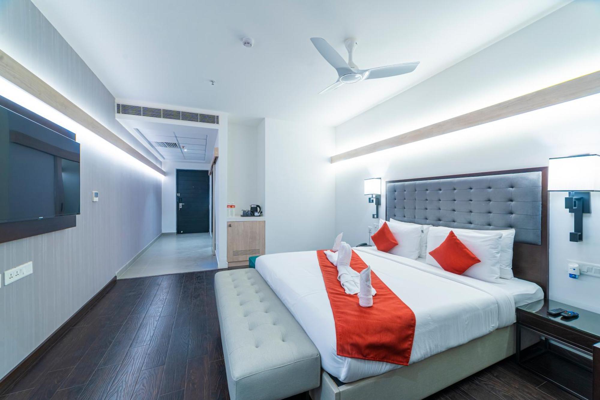Hotel Deccan Serai Grande, Gachibowli, Хайдарабад Экстерьер фото