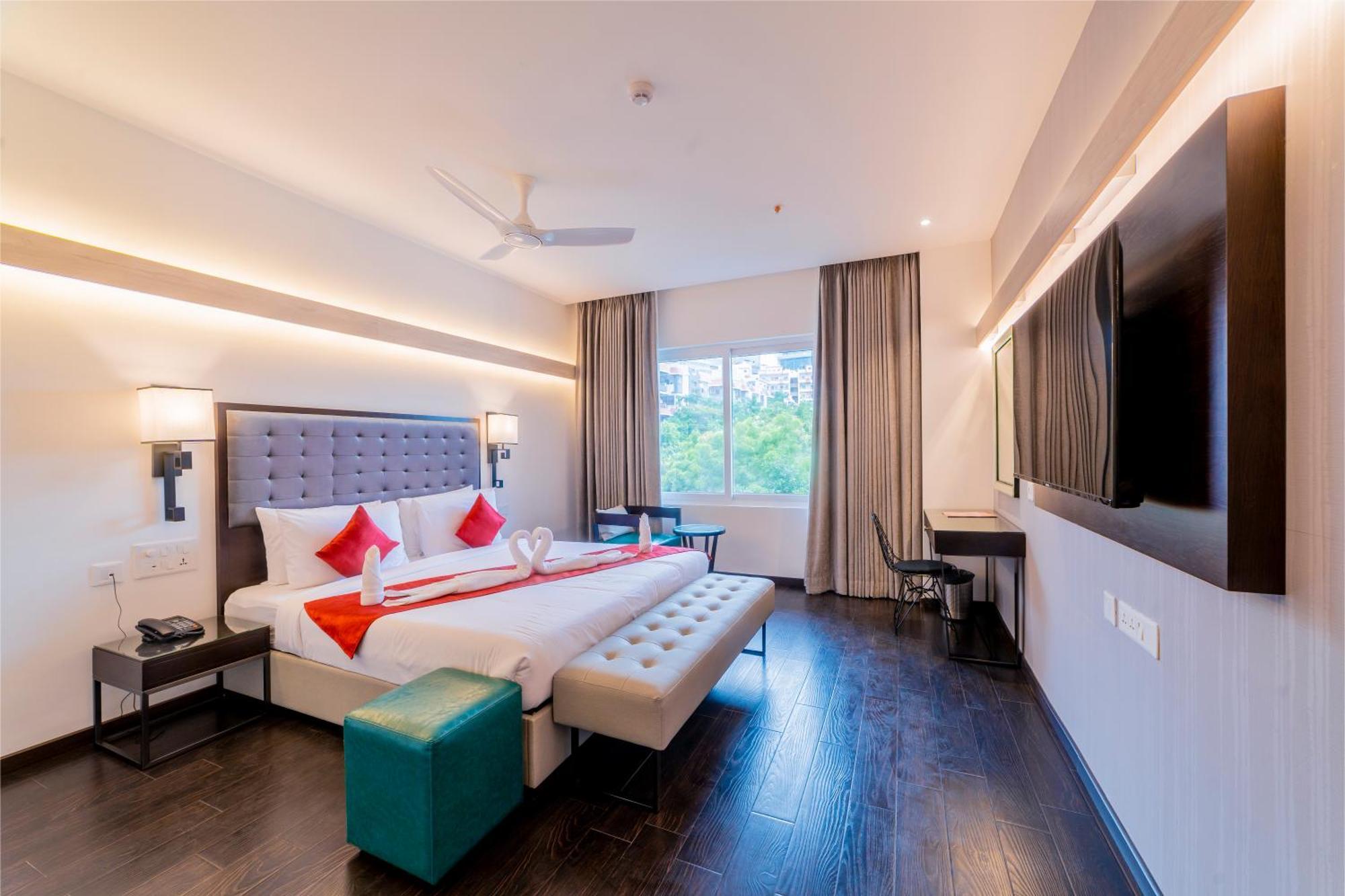 Hotel Deccan Serai Grande, Gachibowli, Хайдарабад Экстерьер фото