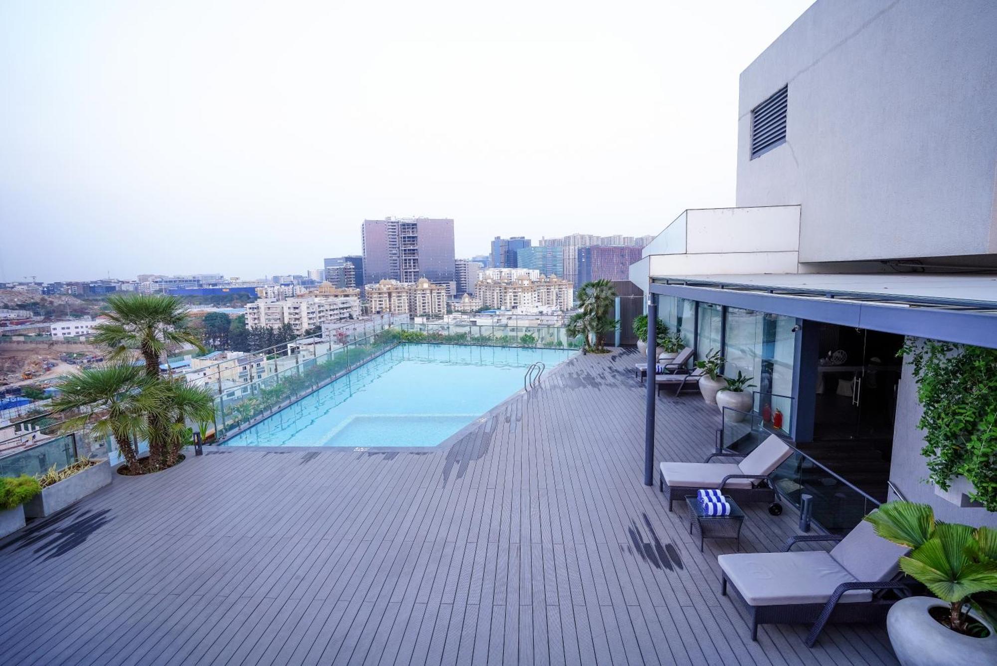 Hotel Deccan Serai Grande, Gachibowli, Хайдарабад Экстерьер фото