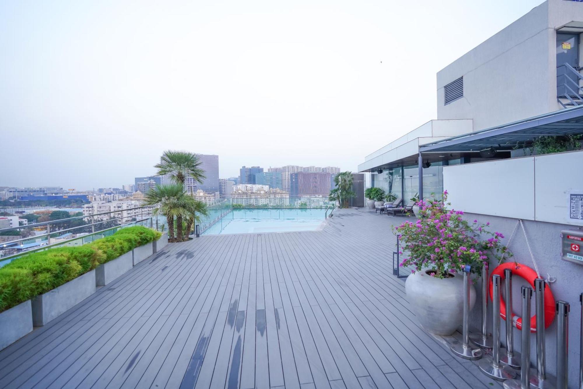 Hotel Deccan Serai Grande, Gachibowli, Хайдарабад Экстерьер фото
