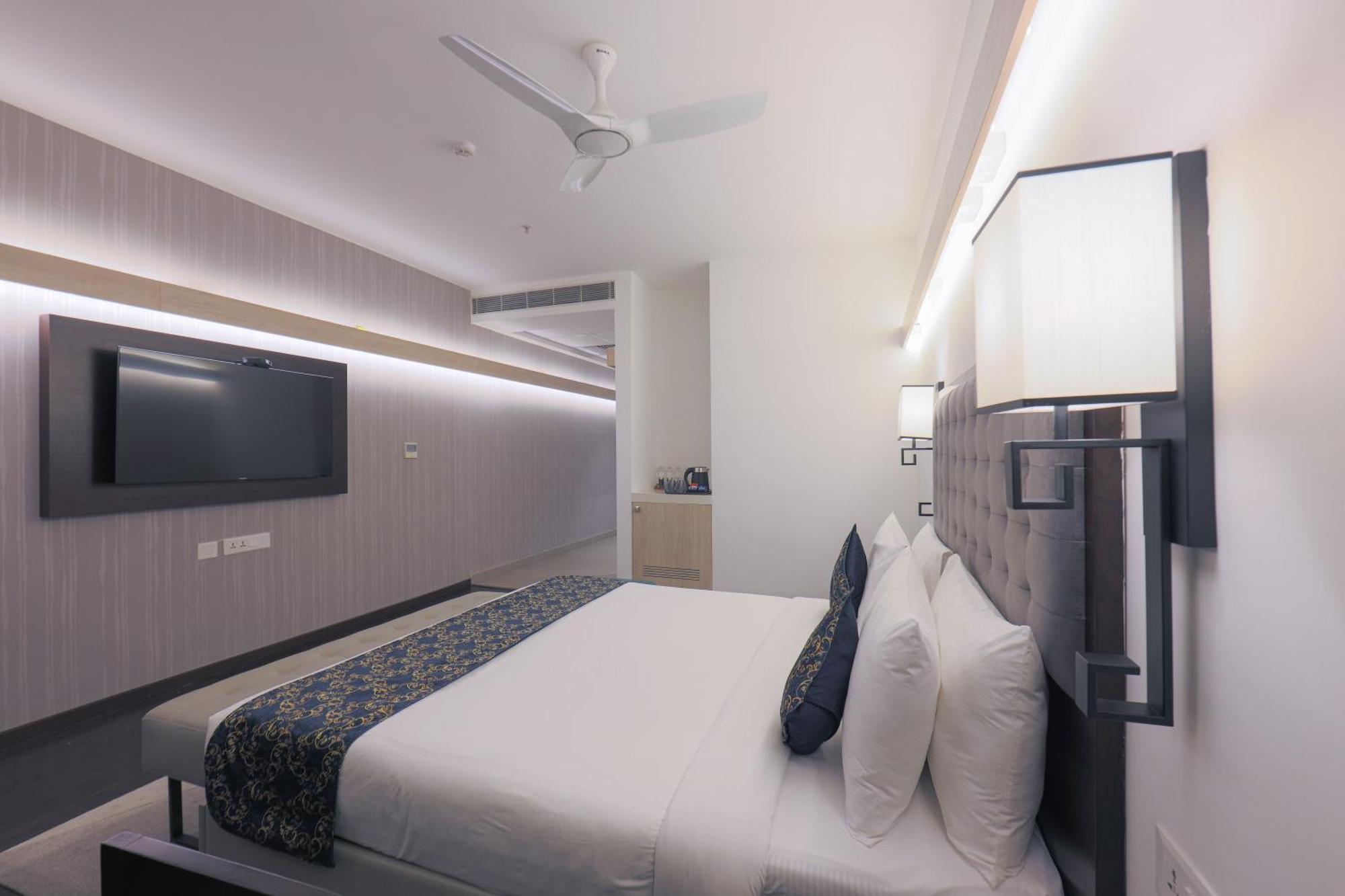 Hotel Deccan Serai Grande, Gachibowli, Хайдарабад Экстерьер фото
