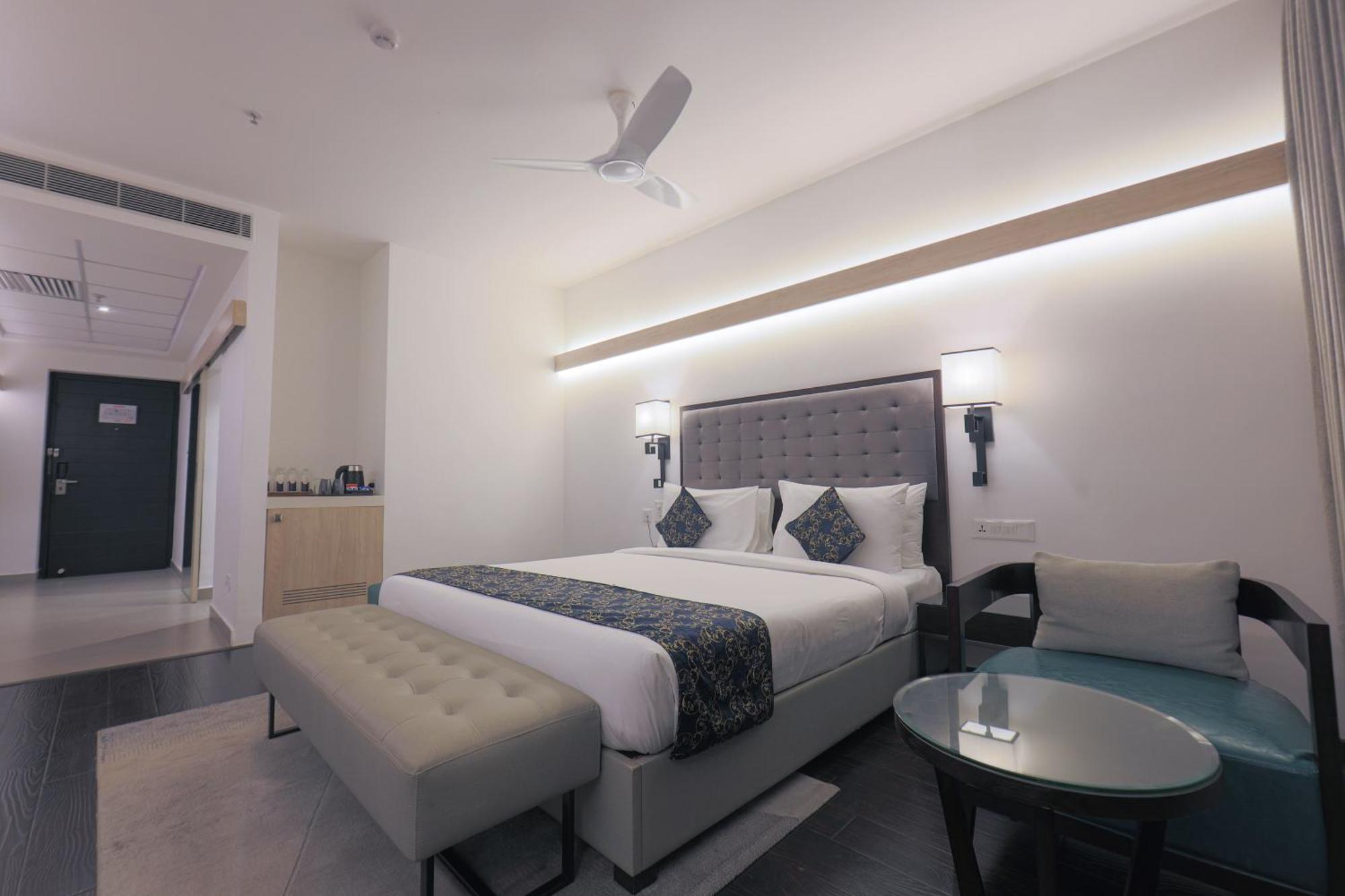 Hotel Deccan Serai Grande, Gachibowli, Хайдарабад Экстерьер фото