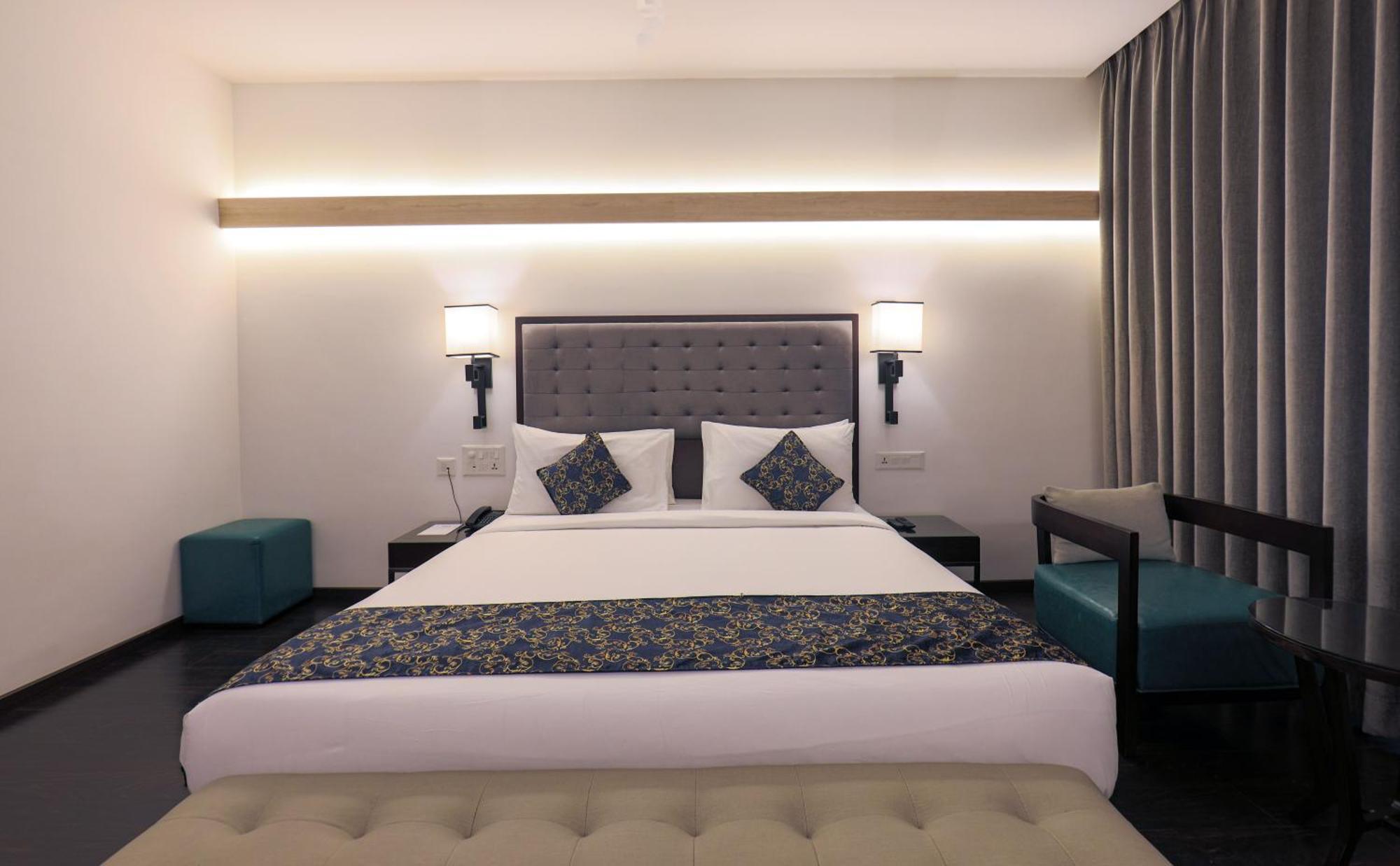 Hotel Deccan Serai Grande, Gachibowli, Хайдарабад Экстерьер фото